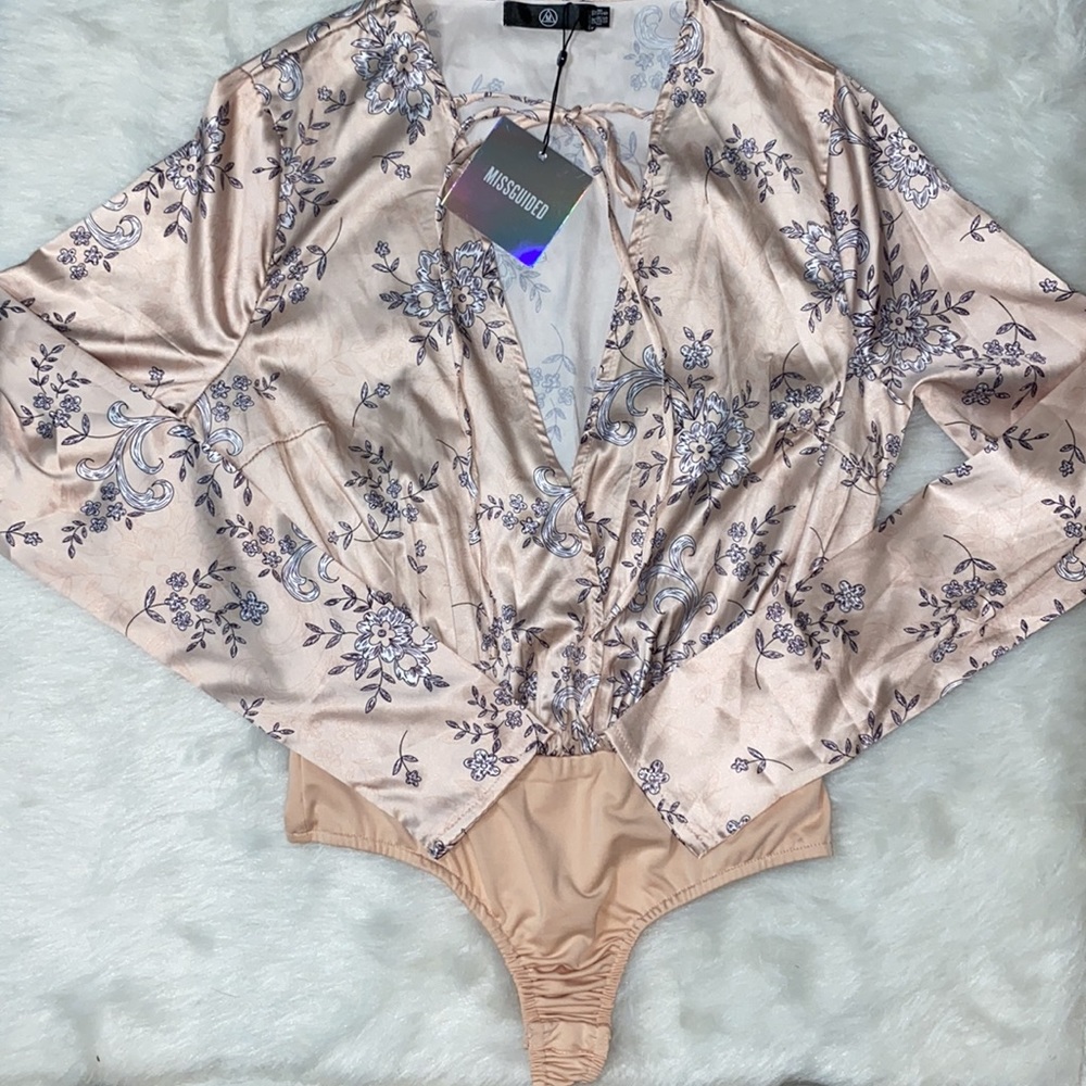 MISGUIDED Satin Floral Bodysuit-Blush - Picture 14 of 14